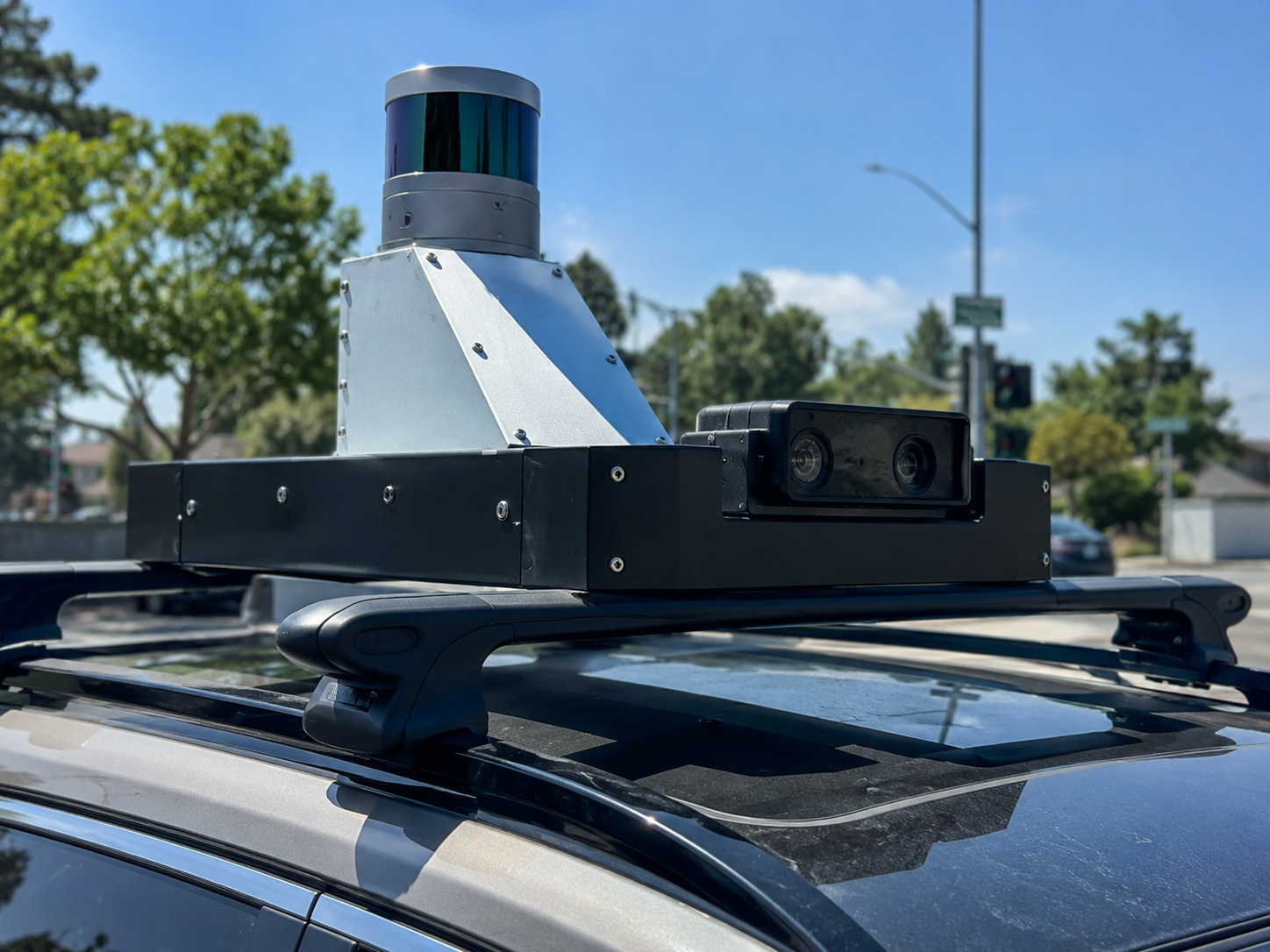 Sensor rig on a car roof